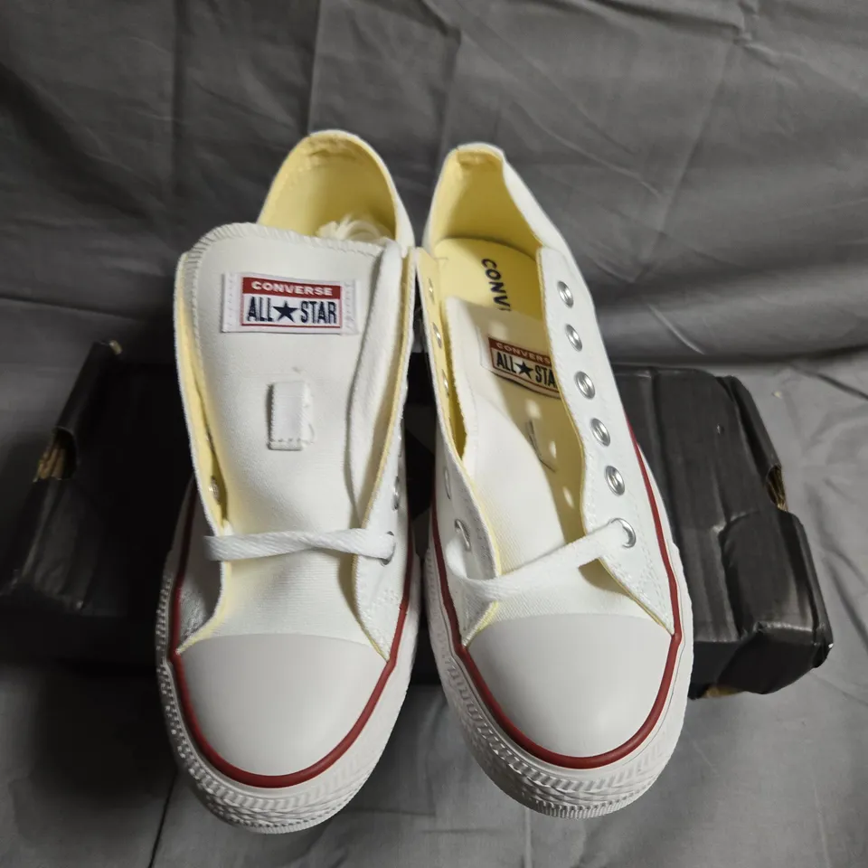 BOXED PAIR OF CONVERSE PLATFORM CONVERSE SHOES - UK SIZE 7.5