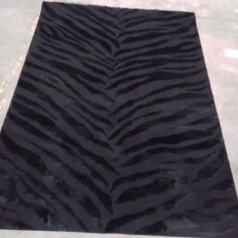 QUALITY DESIGNER AREA RUG - APPROXIMATELY 230X160CM