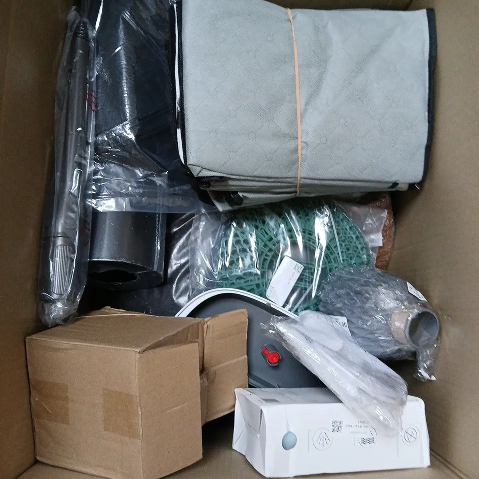 BOX OF APPROXIMATELY 12 ASSORTED HOUSEHOLD ITEMS TO INCLUDE - FOOD PRESERVATION TRAYS - TACKLE BAIT - ADJUSTABLE FOLDING CANE - ETC