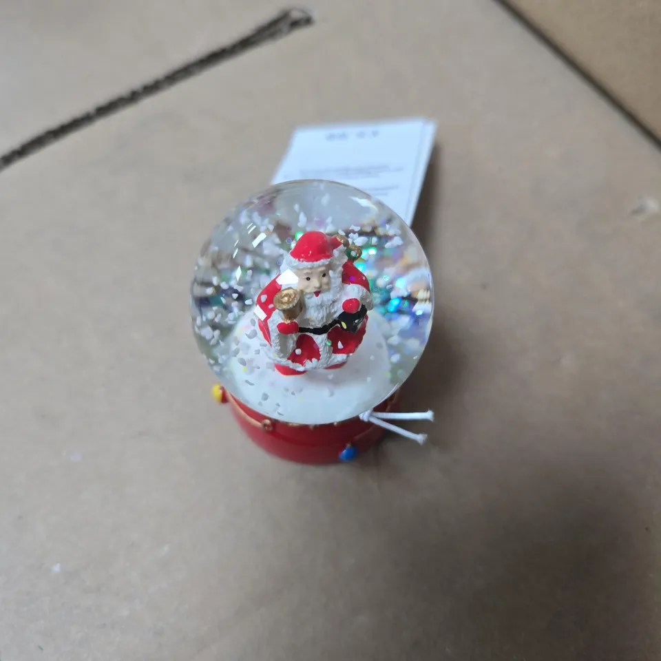 12X GISELA GRAHAM MINI SANTA SNOWGLOBE 