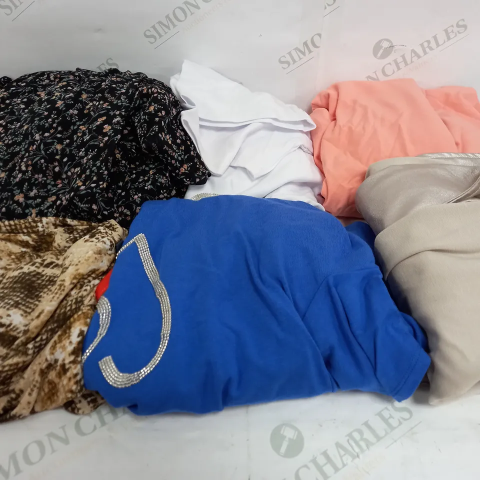 BOX OF APPROXIMATELY 20 ASSORTED ITEMS TO INCLUDES DRESSES, TOPS, JACKETS ETC