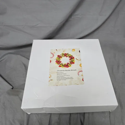 BOX OF APPROXIMATELY 8 ASSORTED ITEMS INCLUDING CHRISYMAS BAUBLE WREATH AND LED CANDLES 
