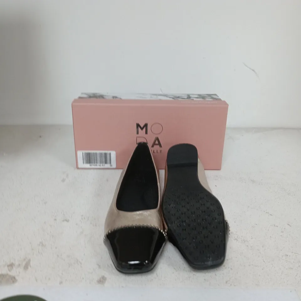 MODA IN PELLE METALLIC TWO-TONE FLAT SHOE – BLACK PATENT TOE CAP (BOXED) EU SIZE 40