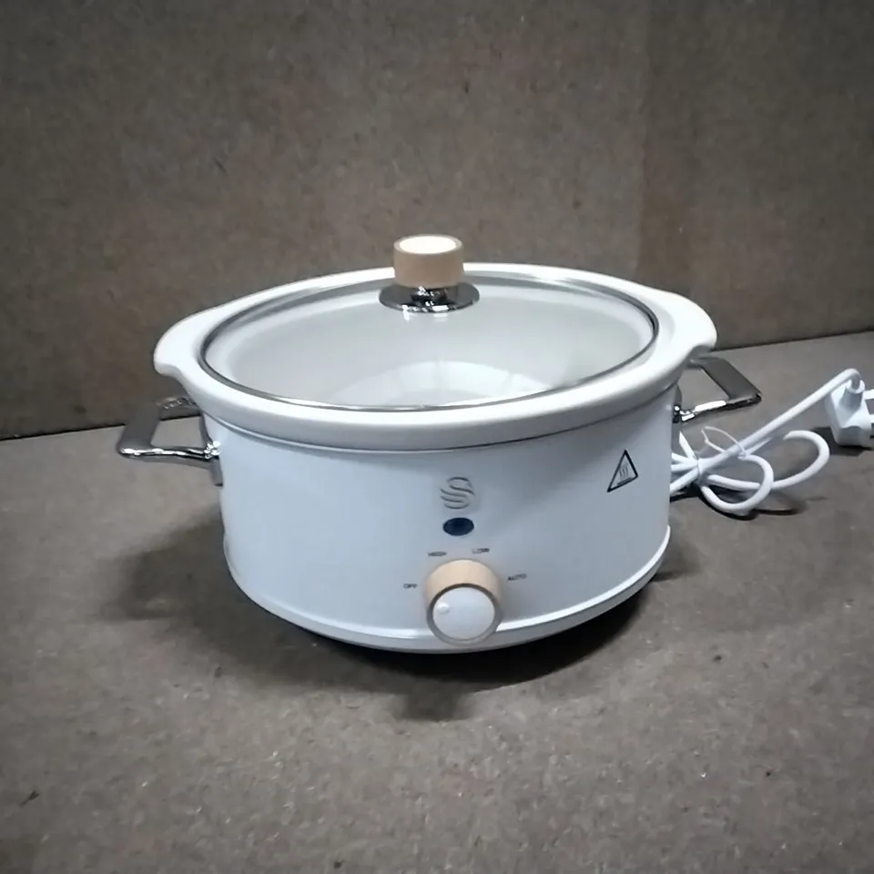 BOXED SWAN 3.5L SLOW COOKER 