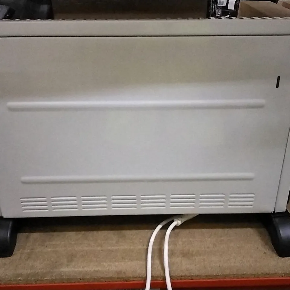 WHITE PLUG IN ELECTRIC SPACE HEATER