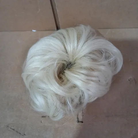 EASILOCKS ELASTICTED SCRUNCHIE ICE BLONDE