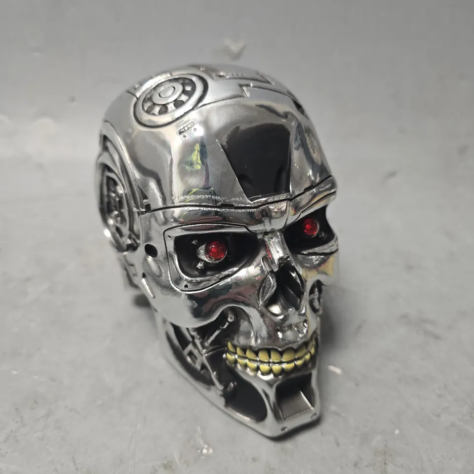 BOED NEMESIS NOW T-TERMINATOR BOX 18CM SILVER, RESIN