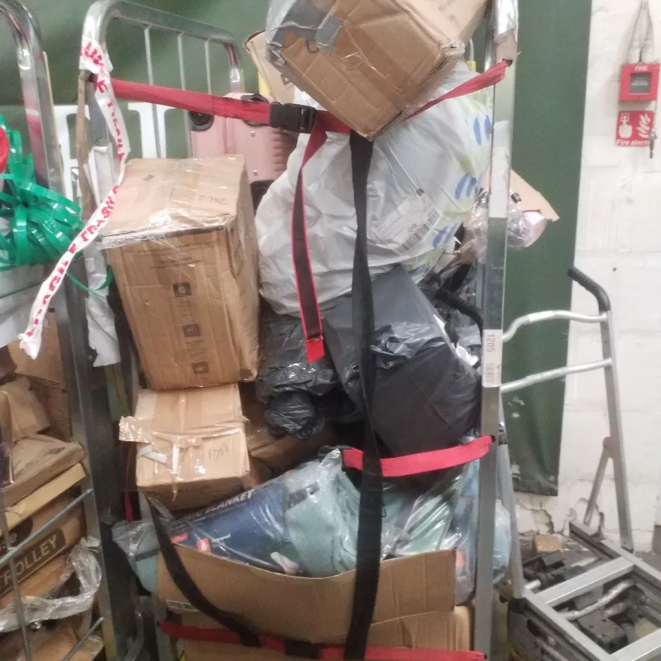 CAGE OF ASSORTED GOODS AND PRODUCTS TO INCLUDE; PICNIC BLANKET (200X220CM), MULTI-FUNCTION LID AND WEATHERPROOF CABLE REEL (30M)