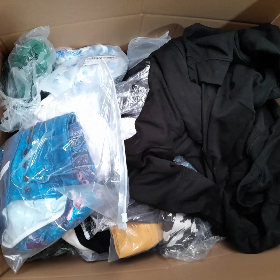 BOX OF APPROXIMATELY 25 ASSORTED CLOTHING ITEMS TO INCLUDE - T-SHIRT , TROUSERS , OVER SHIRT ETC