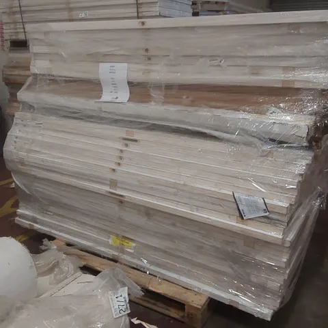 PALLET CONTAINING A VERY LARGE QUANTITY OF ASSORTED DOORS