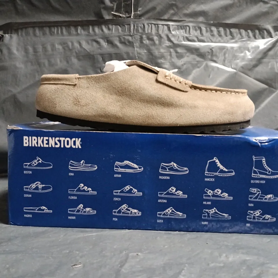 BOXED PAIR OF BIRKENSTOCK ARIZONA BS SHOES IN TAUPE SIZE UK 5