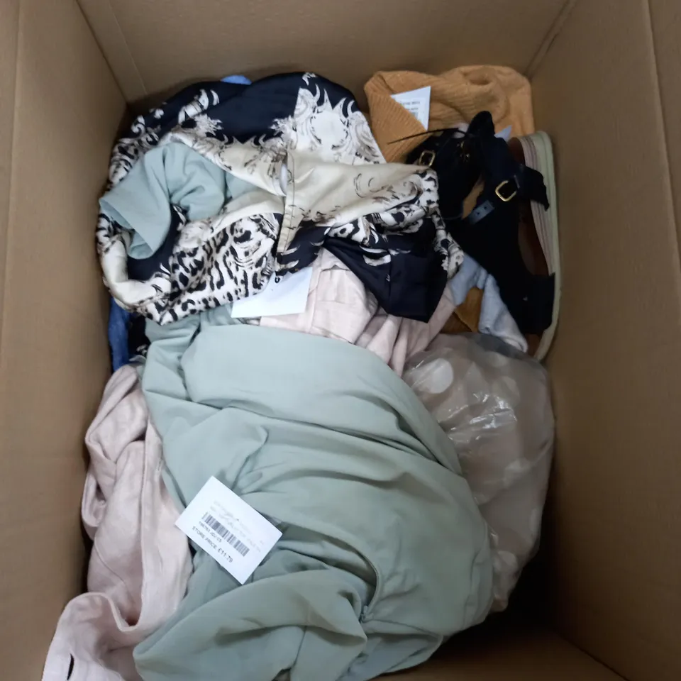 BOX OF APPROXIMATELY 15 ASSORTED CLOTHING ITEMS TO INCLUDE SHOES, JUMPERS, DRESSES ETC