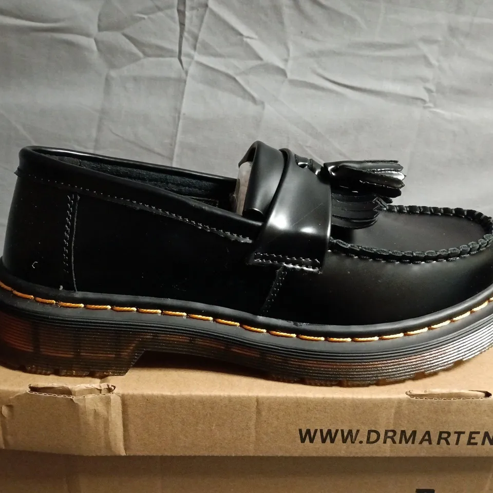 BOXED PAIR OF DR. MARTENS BLACK LEATHER TASSEL LOAFERS – MEN’S SHOES - UK SIZE 8