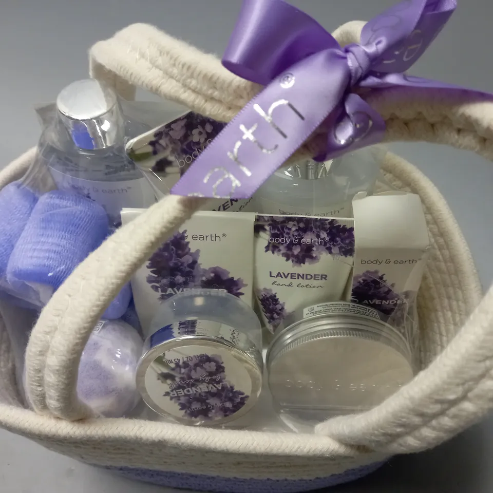 SEALED BODY AND EARTH LAVENDER BEAUTY GIFT SET