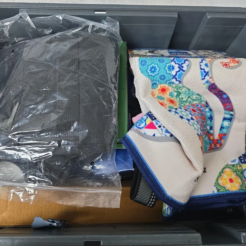 APPROXIMATELY 15 ASSORTED HOUSEHOLD ITEMS TO INCLUDE GLUE TRAP, STARPIN SLATE GREY POLYMER HEAD RING SHANK PIN, ETC
