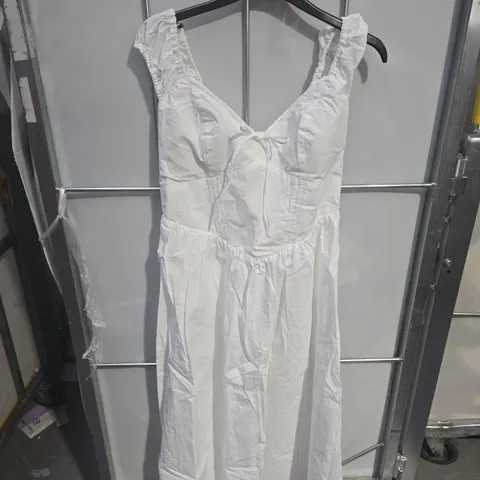 ABERCROMBIE & FITCH WHITE DRESS - MEDIUM PETITE