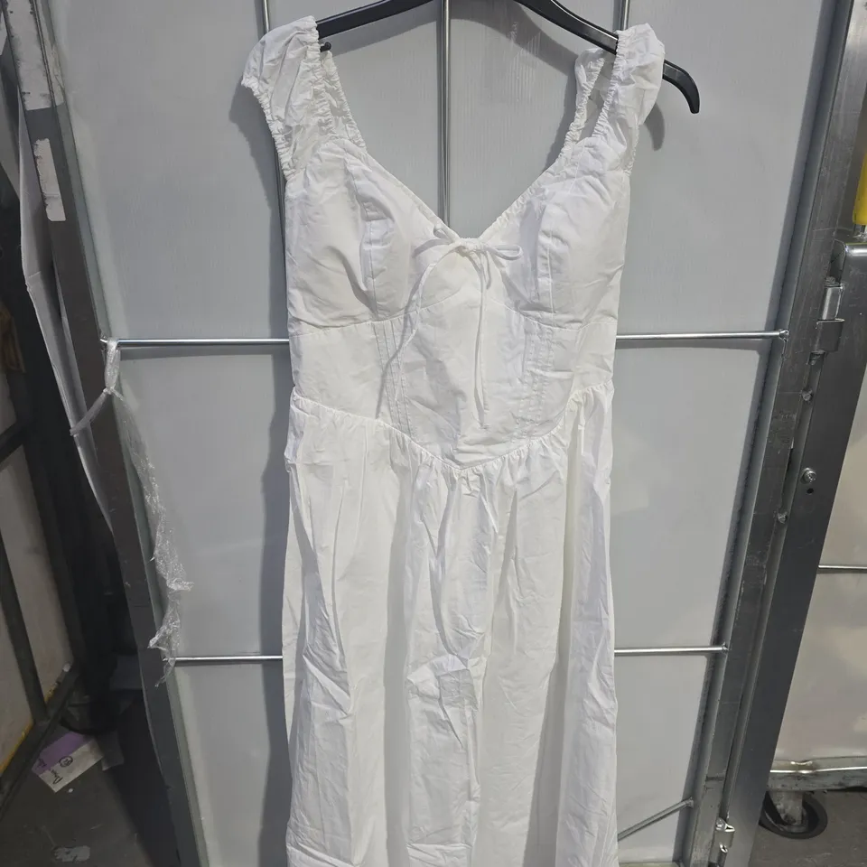 ABERCROMBIE & FITCH WHITE DRESS - MEDIUM PETITE