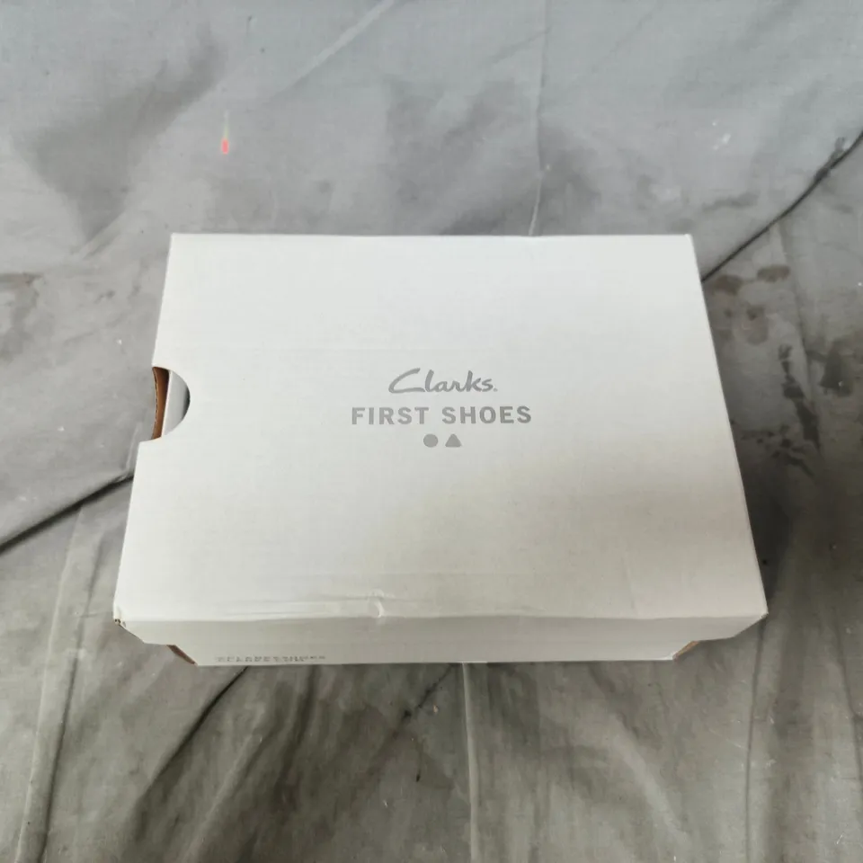 CLARKS FIRST SHOES PINK MESH VELCRO TODDLERS' SHOES UK SIZE 3 1/2 F