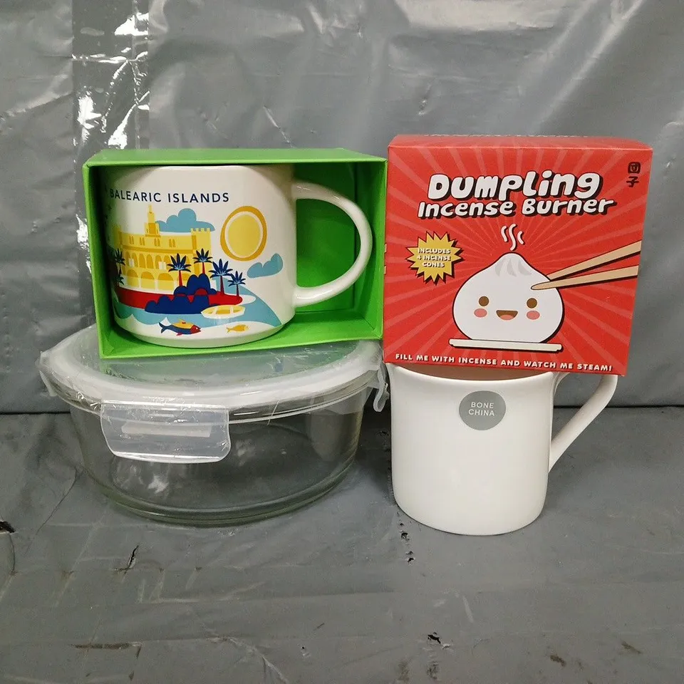 APPROXIMATELY 6 ASSORTED ITEMS TO INCLUDE - STARBUCKS MUG , DUMPLING INCENSE BURNER ETC