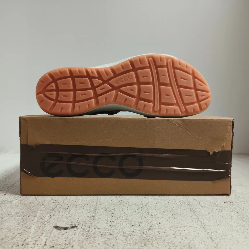 BOXED PAIR OF ECCO CRUISE II SANDALS IN GRAVEL SIZE UK 6