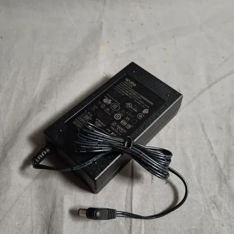 APPROXIMATELY 50 ARUBA 12V AC/DC POWER ADAPTERS 2.1-5.5MM