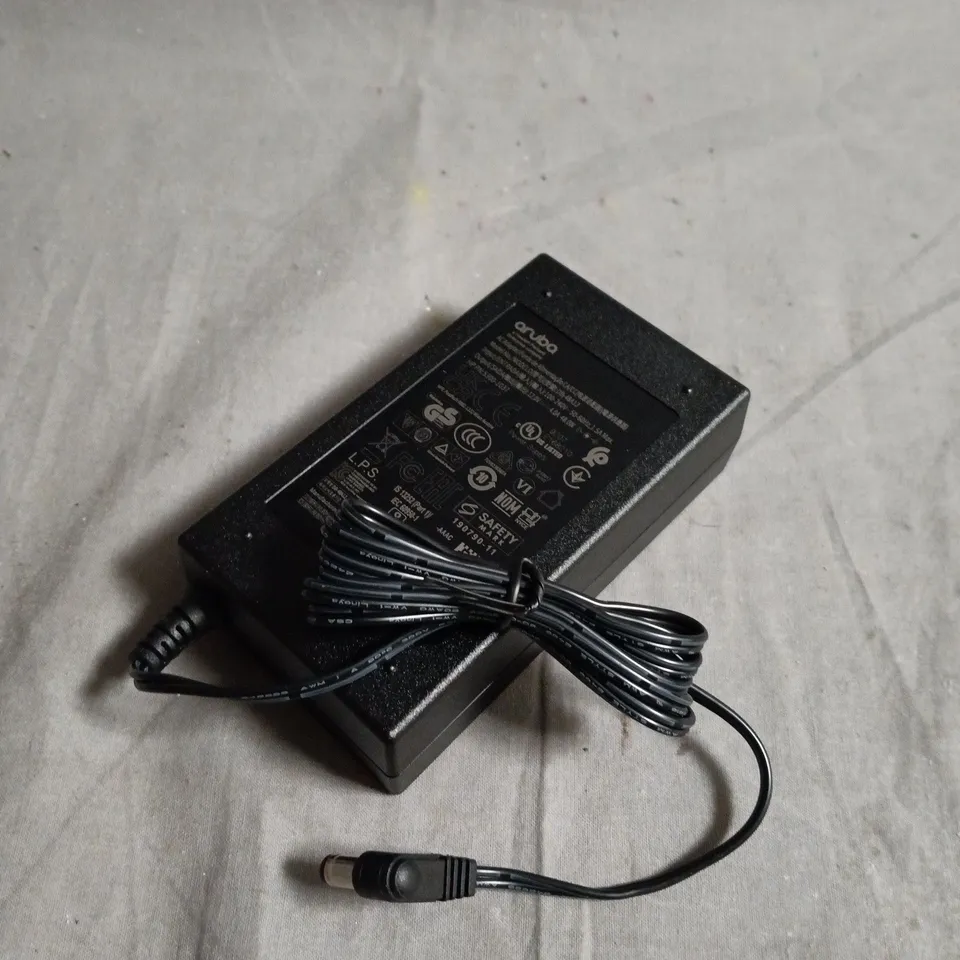 APPROXIMATELY 50 ARUBA 12V AC/DC POWER ADAPTERS 2.1-5.5MM