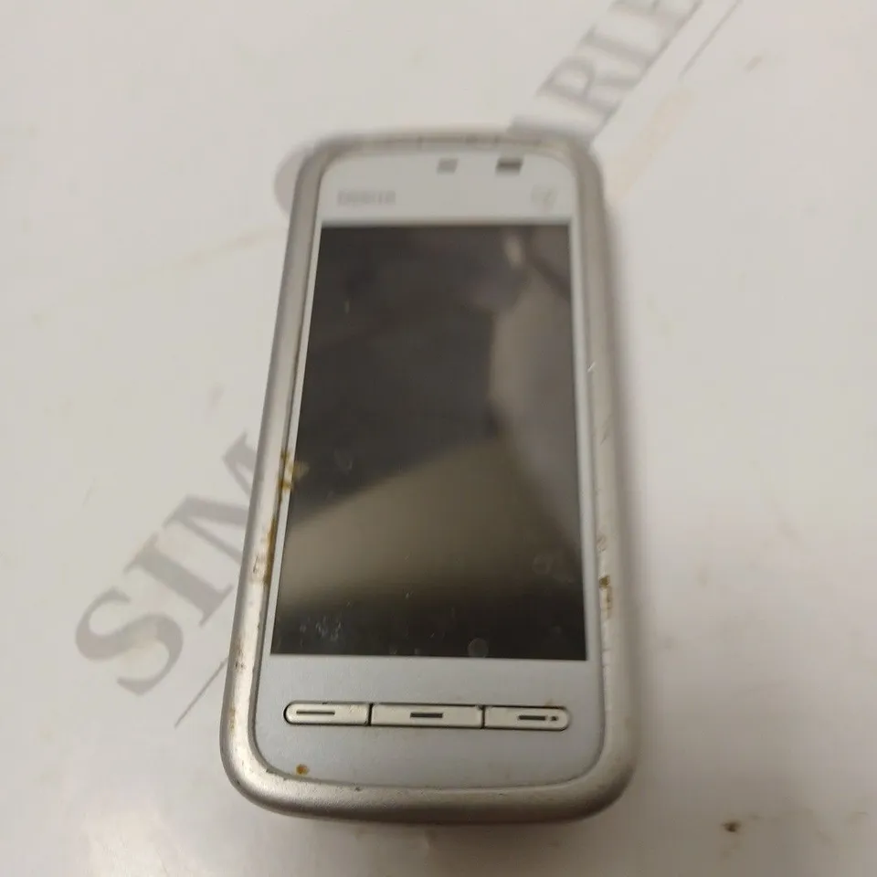 NOKIA MOBILE PHONE IN SILVER
