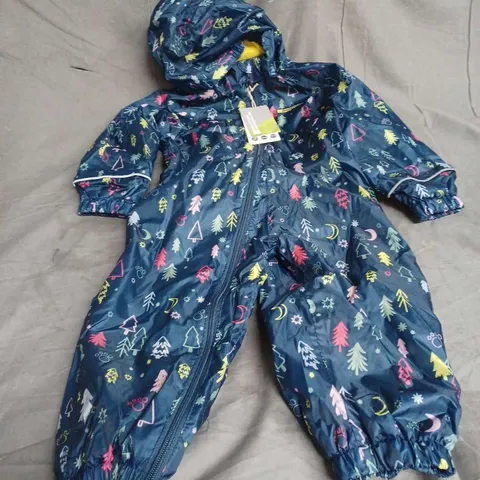 MOUNTAIN WAREHOUSE SPRIGHT FLEECE LINED PRINTED WATERPROOF RAINSUIT IN MIDNIGHT SIZE 2-3YRS