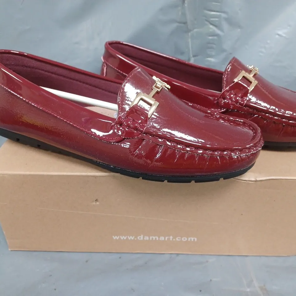BOXED PAIR OF DAMART SLIP-ON SHOES IN BURGUNDY SIZE 5