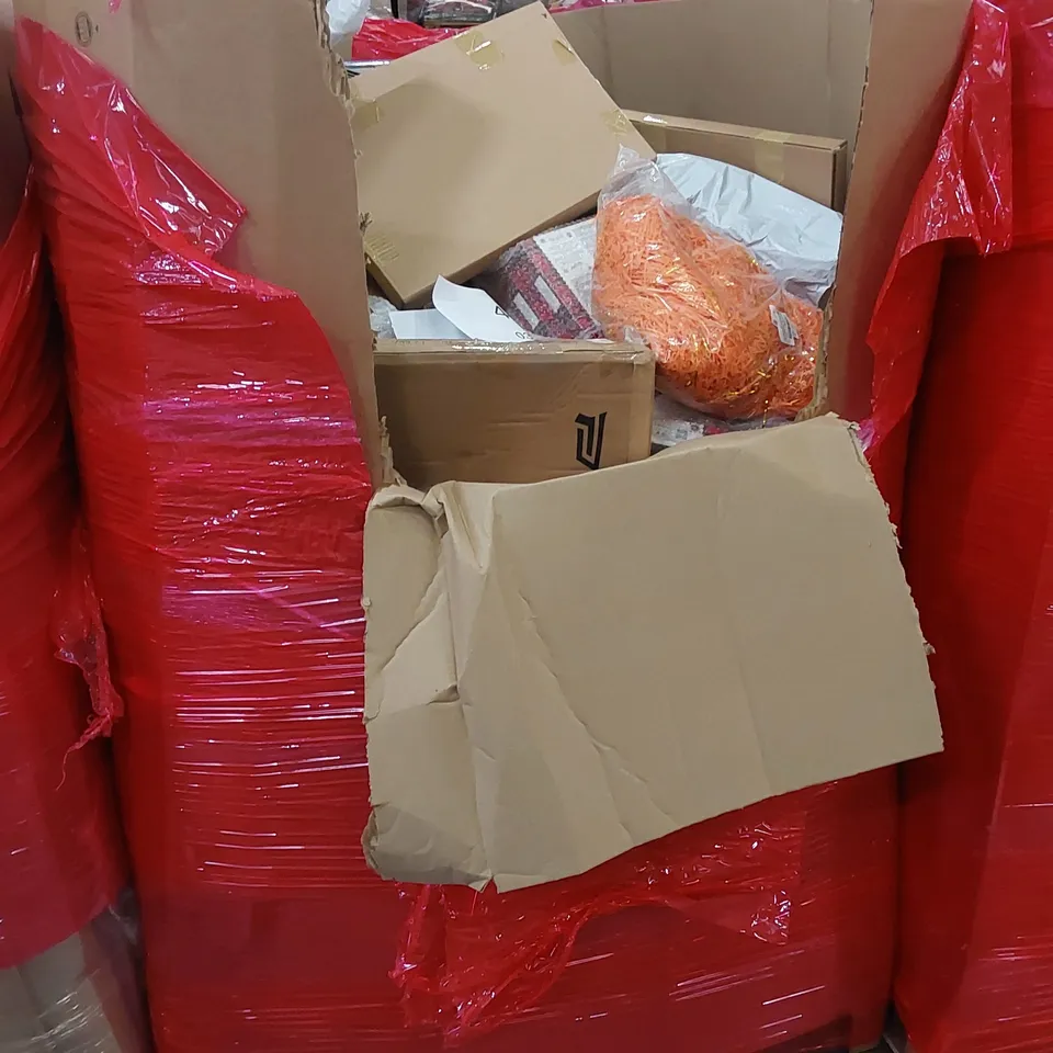 PALLET OF ASSORTED HOUSEHOLD ITEMS AND CONSUMER PRODUCTS. INCLUDING; MINDE PIES, RATTAN HANGING BASKETS, DOG BED ETC 