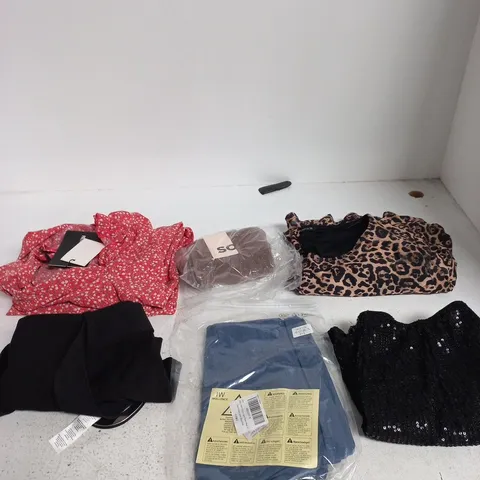 BOX OF APPROXIMATELY 30 ASSORTED CLOTHING ITEMS IN VARIOUS COLOURS, SIZES AND STYLES