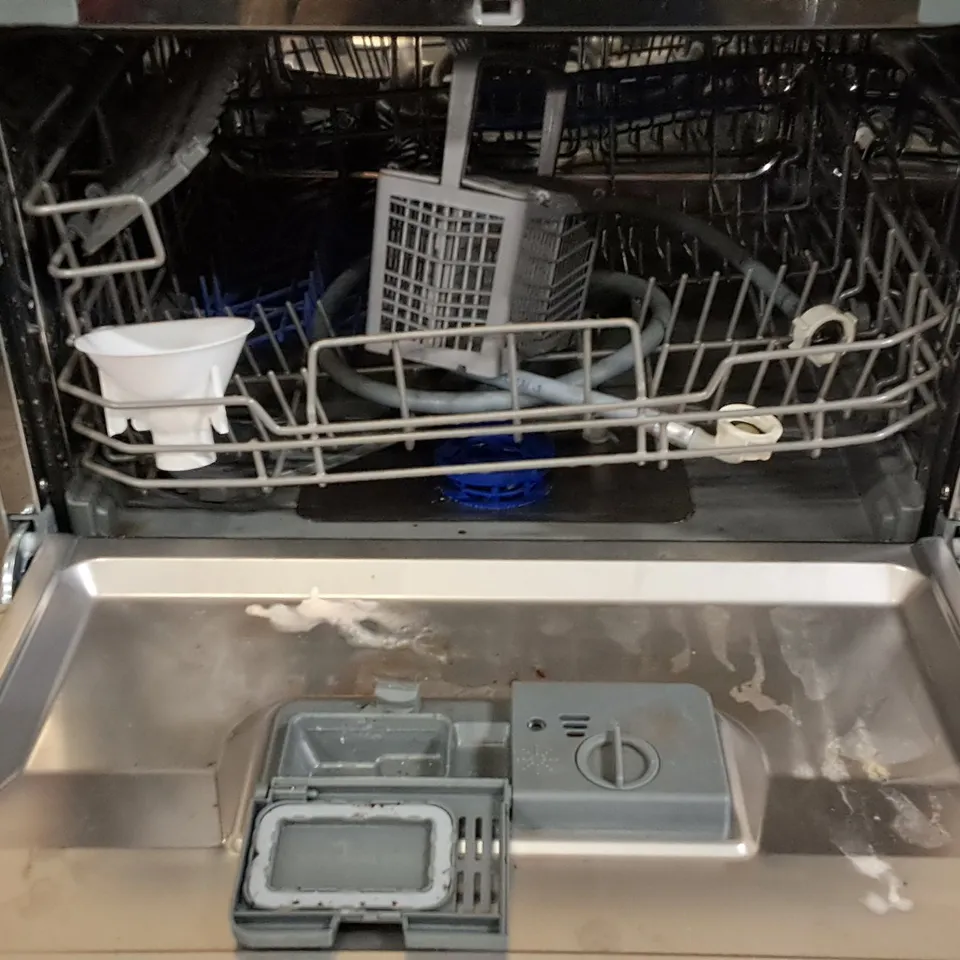 COMFEE COMPACT DISHWASHER IN SILVER - KWH-5D602E