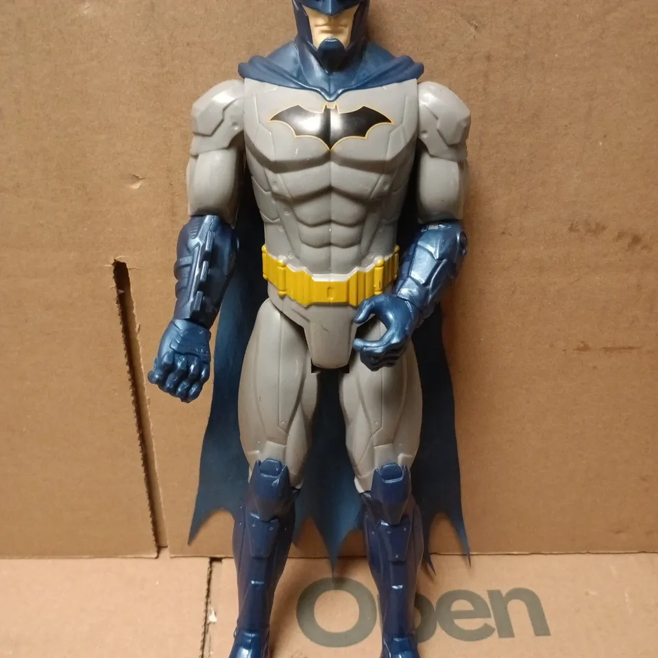 BATMAN ACTION FIGURE 