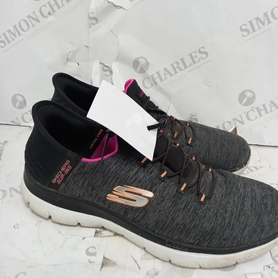 SKETCHERS SLIP-INS TRAINERS - SIZE 5.5