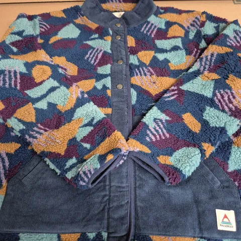 PASSENGER CLOVER 2.0 RECYCLED SHERPA FLEECE JACKET – DEEP BLUE CAMO PATTERN - SIZE L
