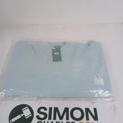 BOX OF APPROXIMATELY 20 LA MAREY KNITTED JUMPERS LIGHT BLUE SIZES MAY VARY