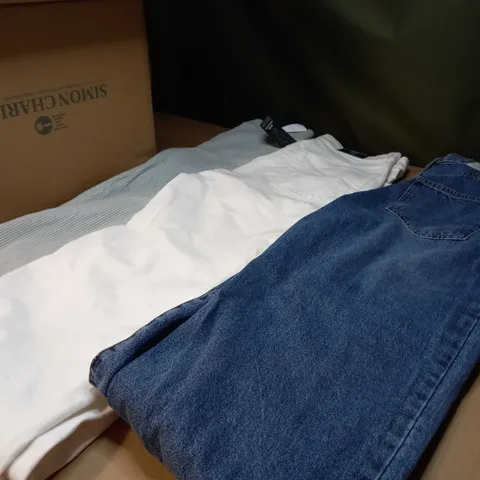 BOX OF APPROX 8 ASSORTED JEANS VARYING IN SIZE/COLOUR/STYLE