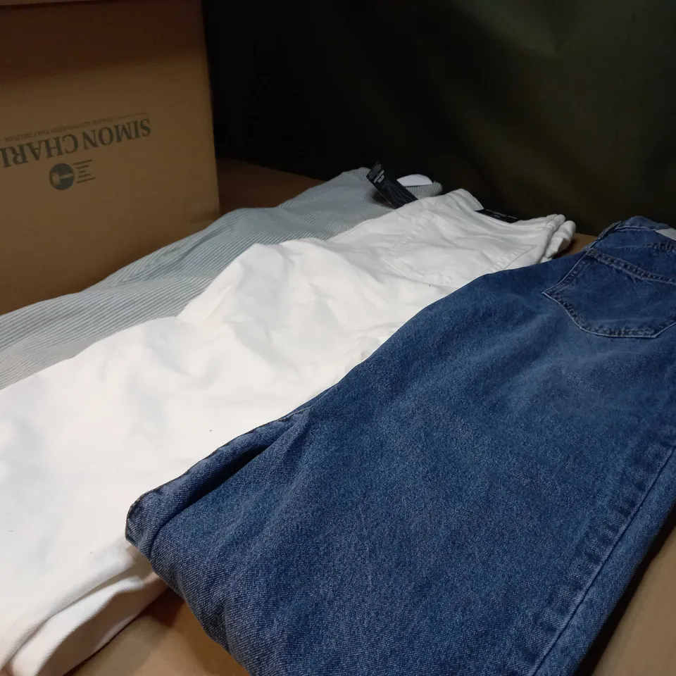 BOX OF APPROX 8 ASSORTED JEANS VARYING IN SIZE/COLOUR/STYLE