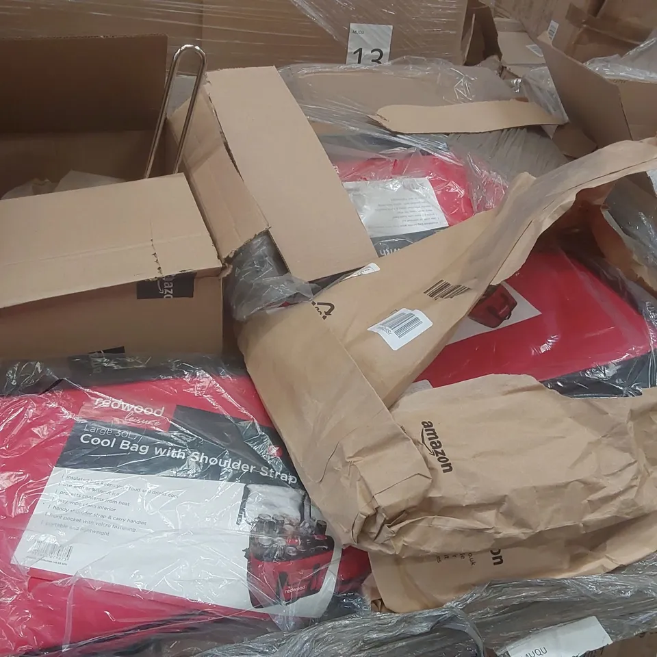 PALLET TO CONTAINING A VERY LARGE QUANTITY OF ASSORTED ITEMS INCLUDING: REDWOOD COOL BAGS, 250ML SWING TOP BOTTLES, CHRISTMAS HATS ECT