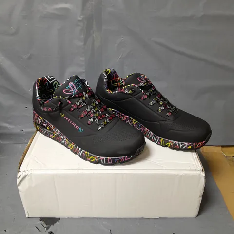 SKECHERS UNO TRAINERS - BLACK/MULTI - SIZE 6