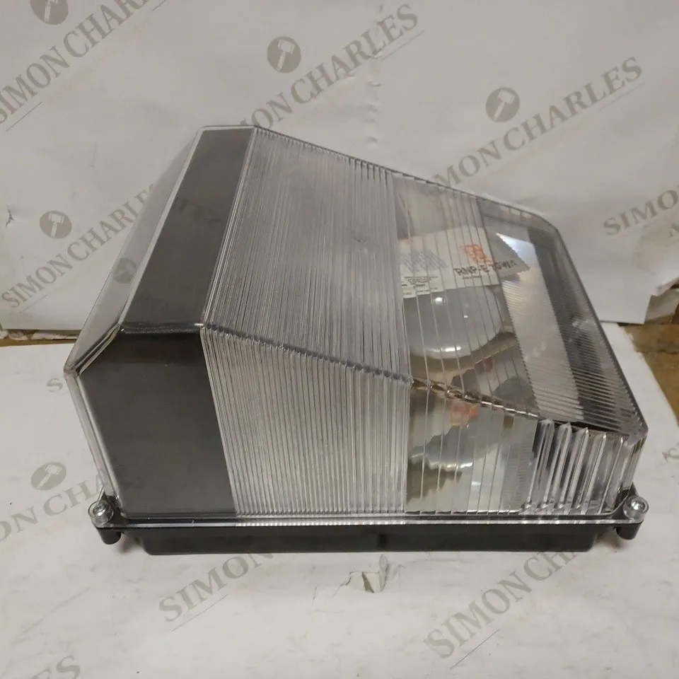 BRAND NEW UNIPACK PHOTOCELL 70W SODIUM WALL PACK (INC LAMP) (UW70S/PC)