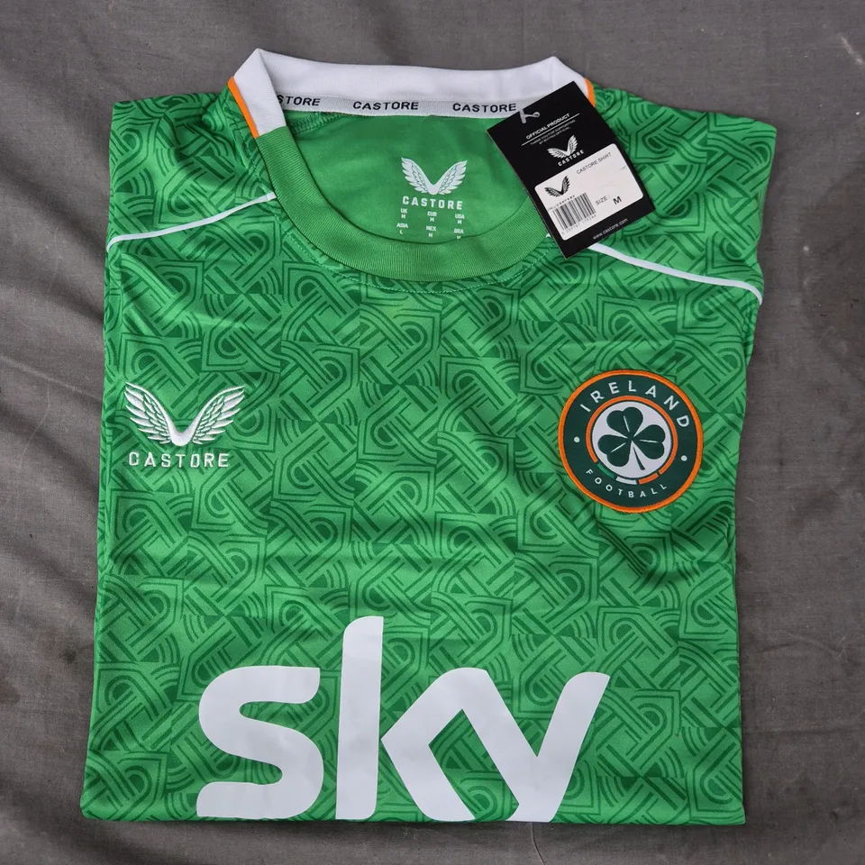 CASTORE IRELAND FOOTBALL TOP IN GREEN SIZE MEDIUM