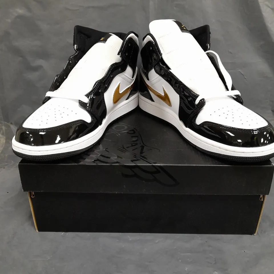 BOXED PAIR OF NIKE AIR JORDAN 1 MID SE SHOES IN BLACK/WHITE/GOLD SIZE UK 8