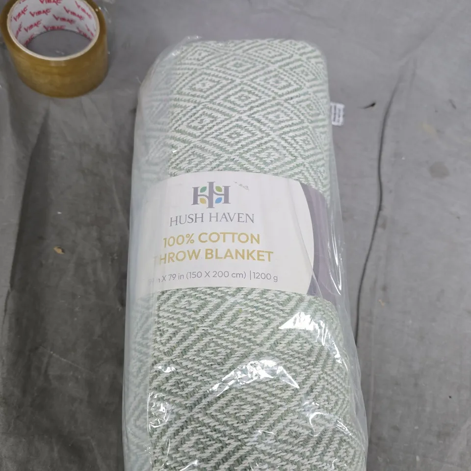 HUSH HAVEN 100% COTTON THROW BLANKET – GREEN GEOMETRIC PATTERN, 150 X 200 CM