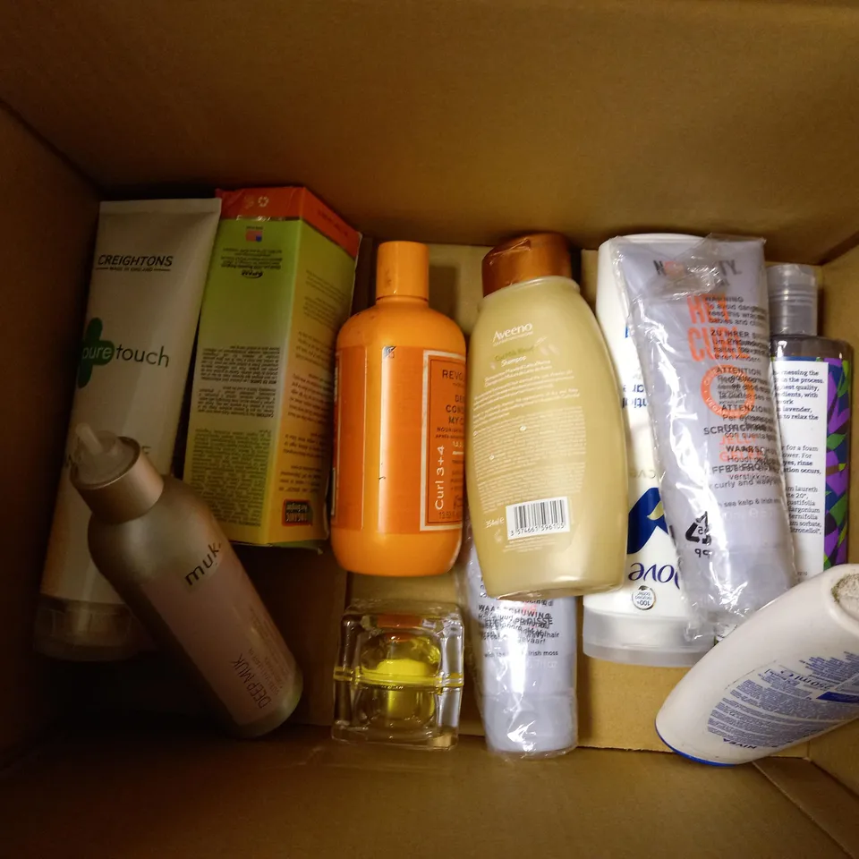 BOX OF APPROX 15 ITEMS TO INCLUDE HIMALAYA ANTI HAIR FALL SHAMPOO, HERBAL ESSENCE CONDITIONER AND ARGAN OIL CONDITIONER