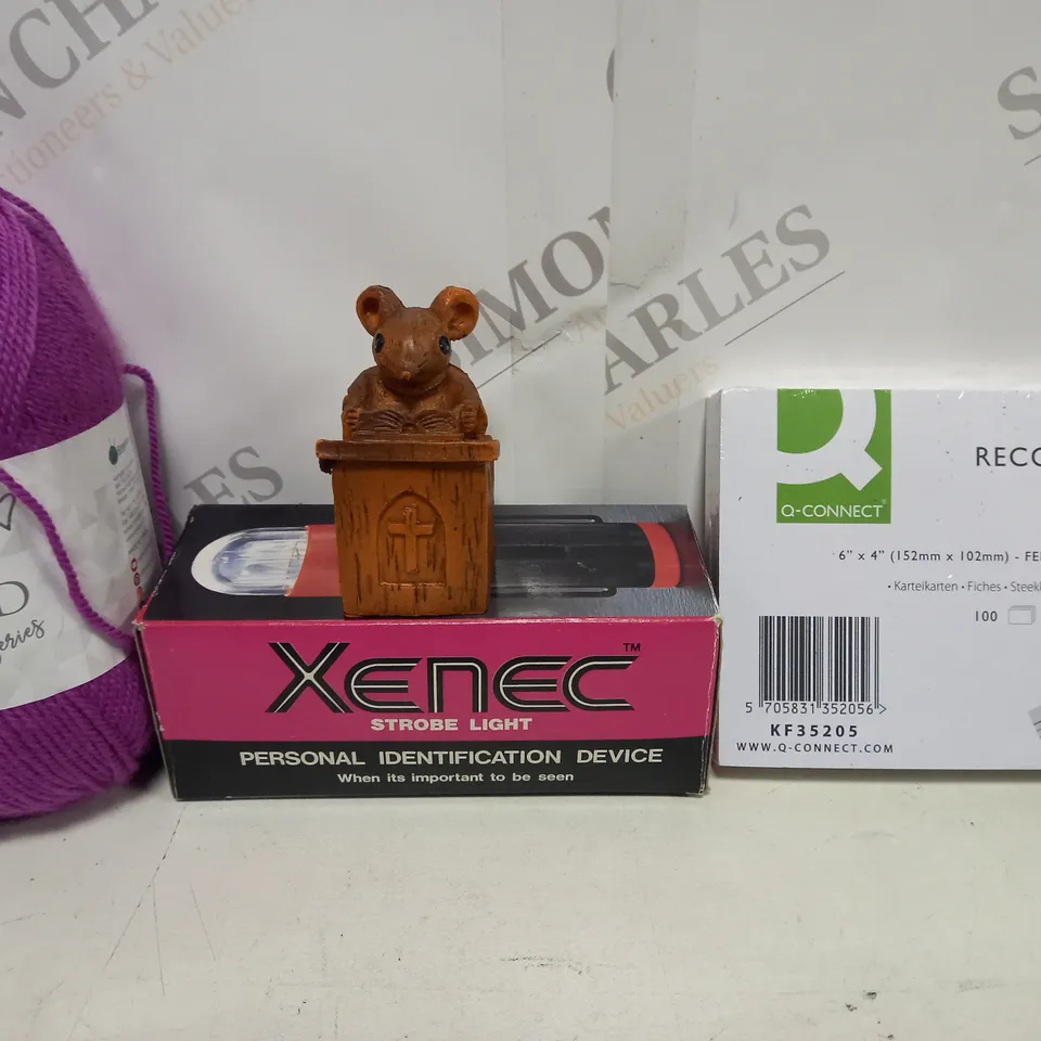 APPROXIMATELY 15 ASSORTED HOUSEHOLD ITEMS TO INCLUDE RECORD CARDS, STROBE LIGHT, KNITTING YARN, ETC