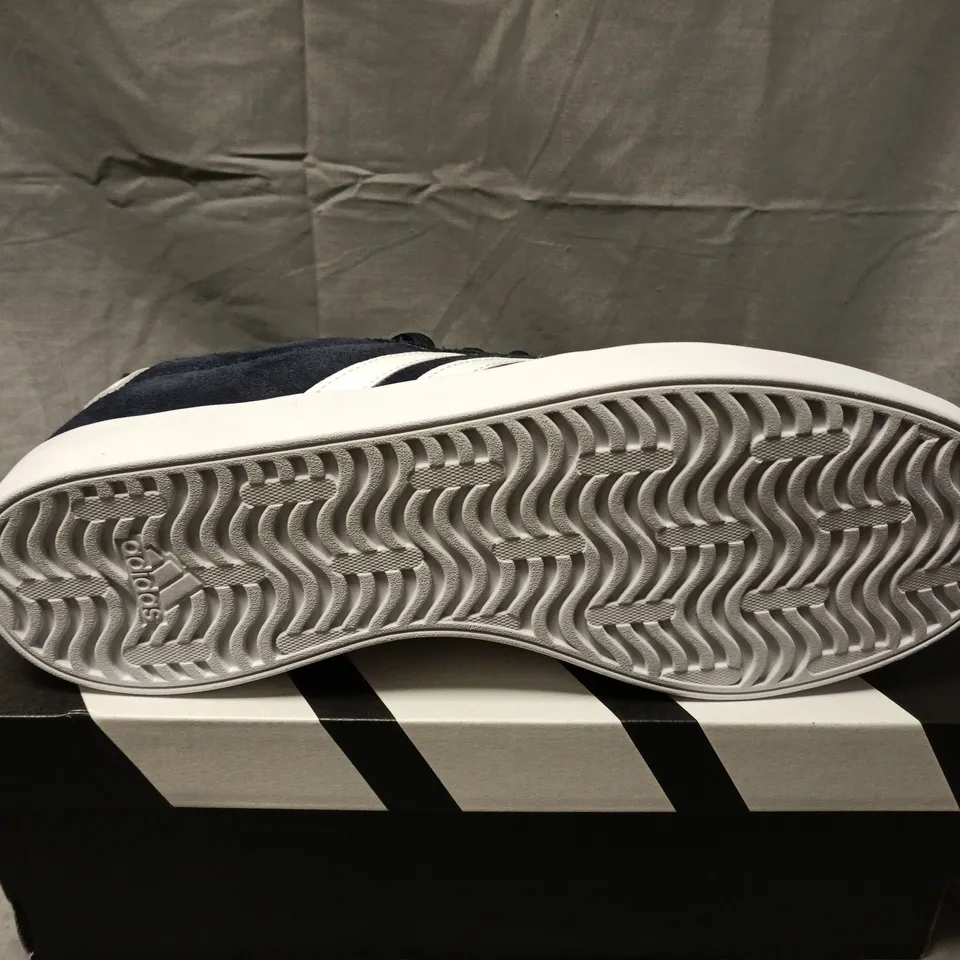 BOXED PAIR OF ADIDAS VL COURT 3.0 TRAINERS IN NAVY/WHITE - UK 10