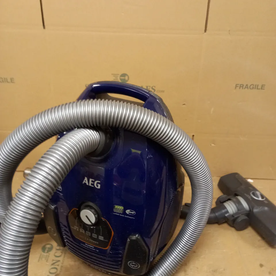 AEG  BAGGED CYLINDER VACUUM CLEANER, DEEP BLUE