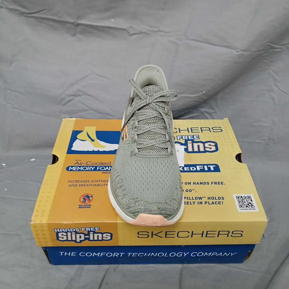 SKECHERS SLIP-INS WALKING SHOES – GREY KNIT, SIZE 5 (WOMEN)