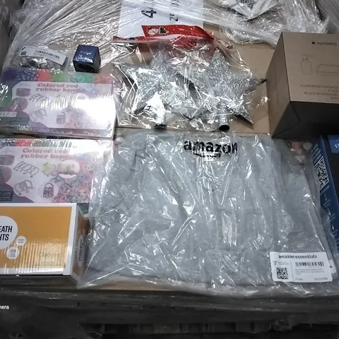 PALLET OF ASSORTED ITEMS INCLUDING WREATH LIGHTS, COLORED RUBBER BANDS, MILK FROTHER, BLACK BATHROOM ACCESSORIES, AMAZON ESSENTIALS SWEATER, SILVER STAR TREE TOPPER